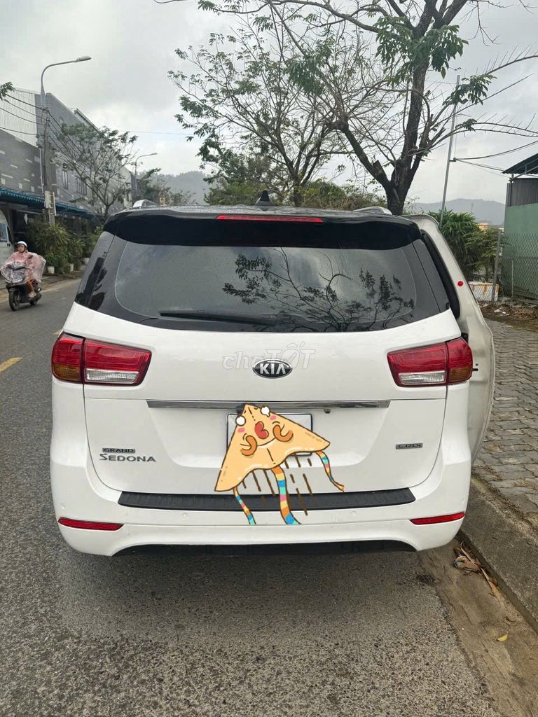 Kia Sedona 2018 Dầu Trắng. Mua bán Ô tô tại Quận Liên Chiểu Đà Nẵng được đăng bởi Tân Lê công Vy hình 5