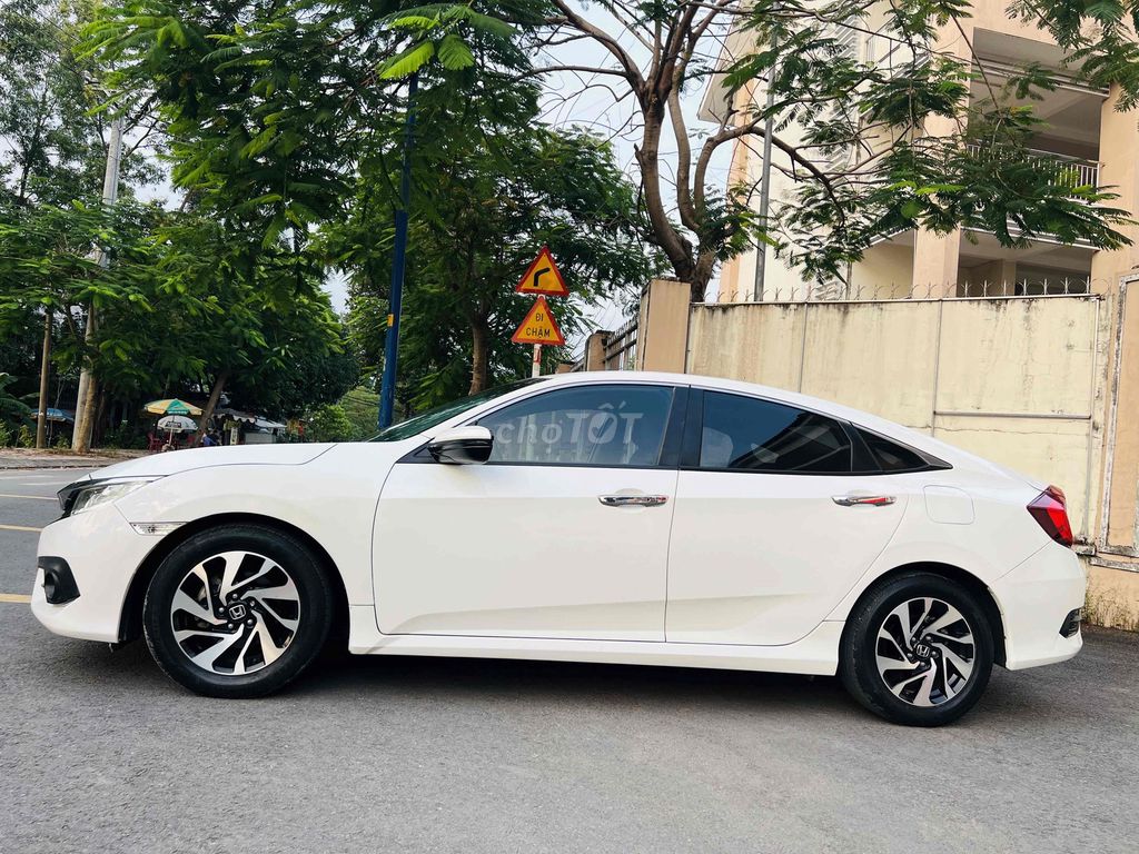 Honda Civic 2018 E  . 1 chủ mua mới đi 81000 km. Mua bán Ô tô tại Huyện Hóc Môn Tp Hồ Chí Minh được đăng bởi Vũ hình 7