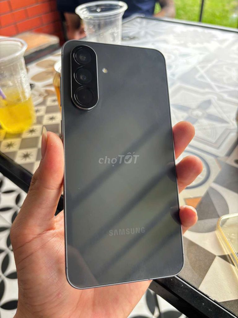 Samsung Galaxy A56 5G 8GB/256GB Xám. Mua bán Điện thoại tại Thị xã Tân Uyên Bình Dương được đăng bởi Hiếu Dream hình 1