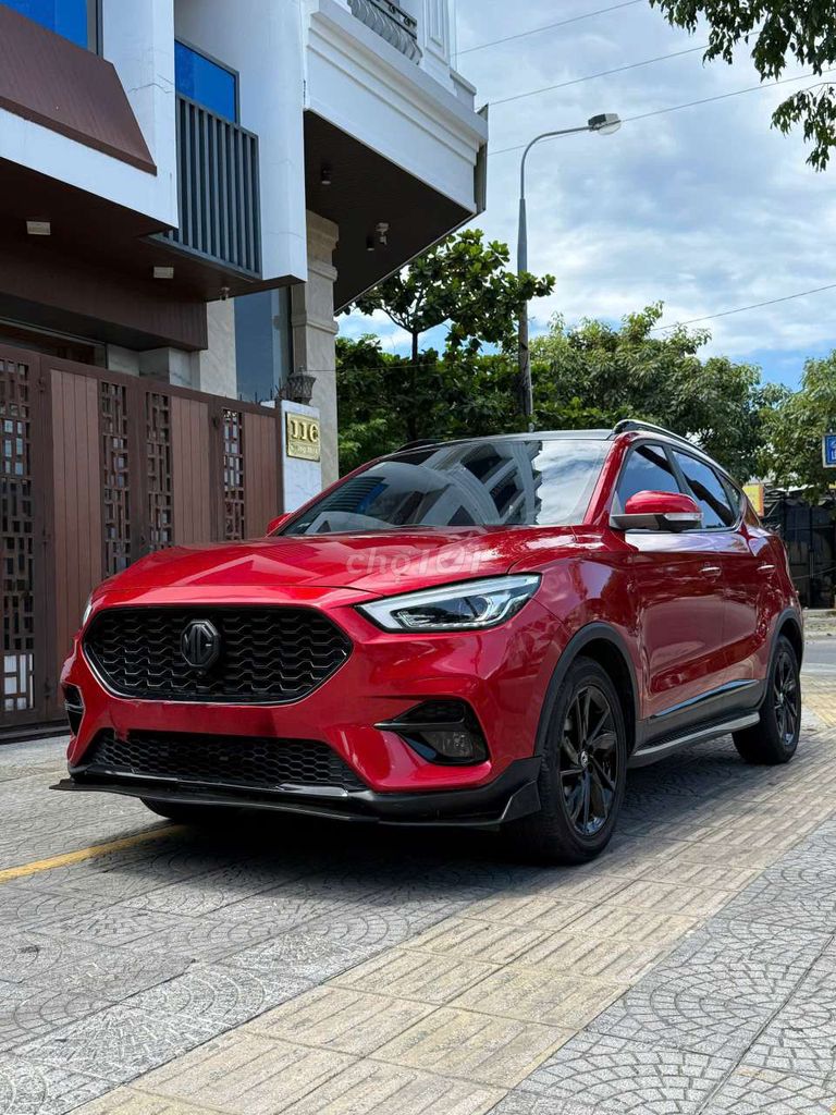 MG ZS Luxury 2022 Красный 5 мест