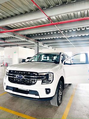 Ford Everest Ambi 2025 Trắng 8.000km