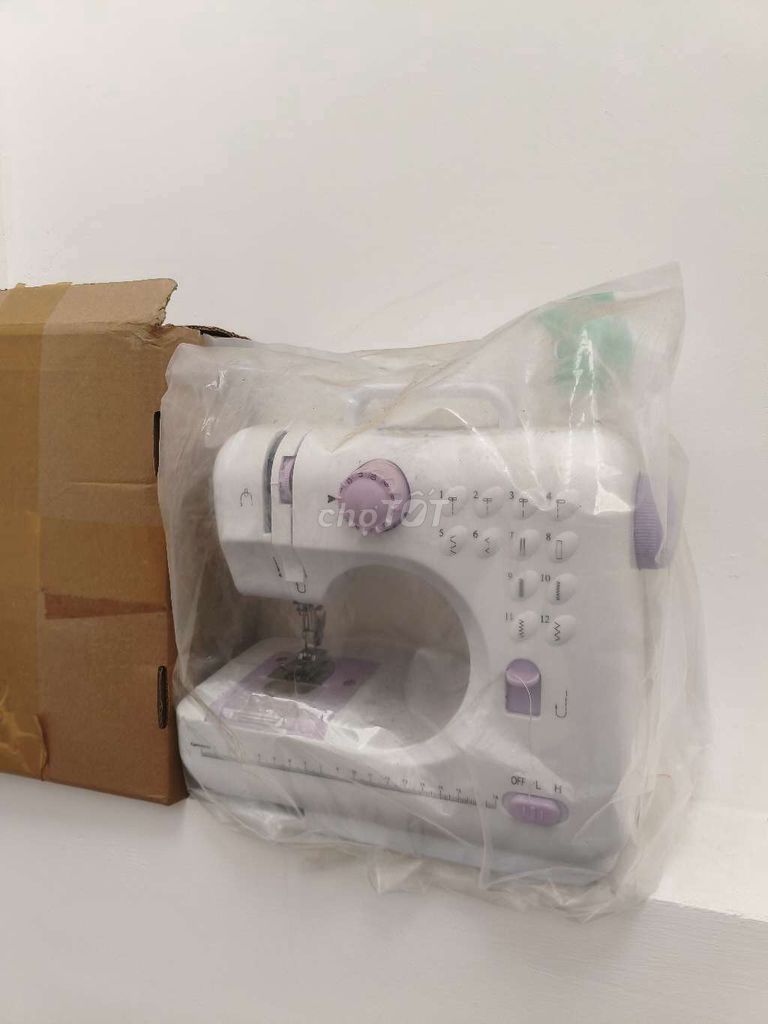 Máy may gia đình Mini 505 Trắng tím. Mua bán Nội thất, đồ gia dụng khác tại Quận Hoàng Mai Hà Nội được đăng bởi Nguyễn Huyền Trang hình 1