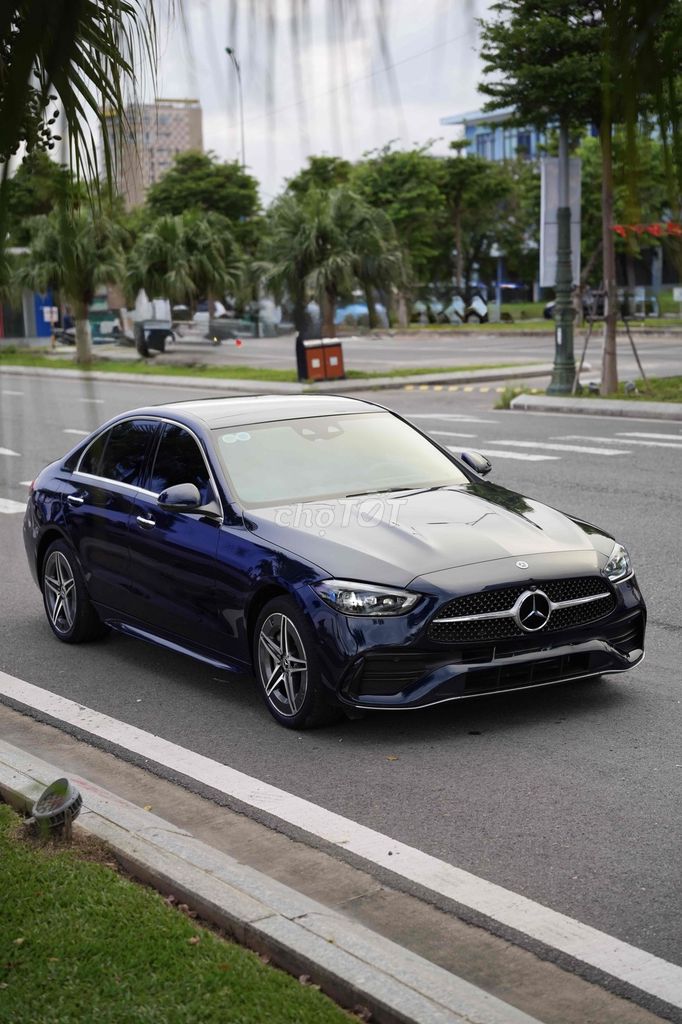 Mercedes-Benz C300 AMG 2022 Синий 20 000 км