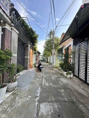 Nhà gác đúc kiệt ô tô đường Tô Hiệu sát chợ Hòa Mỹ, gần bến xe
