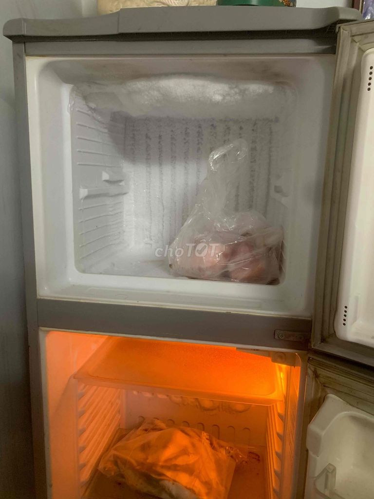 nhà dư tủ lạnh sanyo 160lit