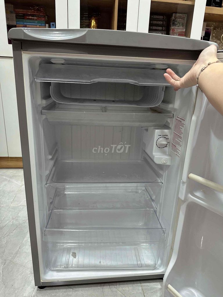 Thanh lý Tủ lạnh mini Sanyo 90L