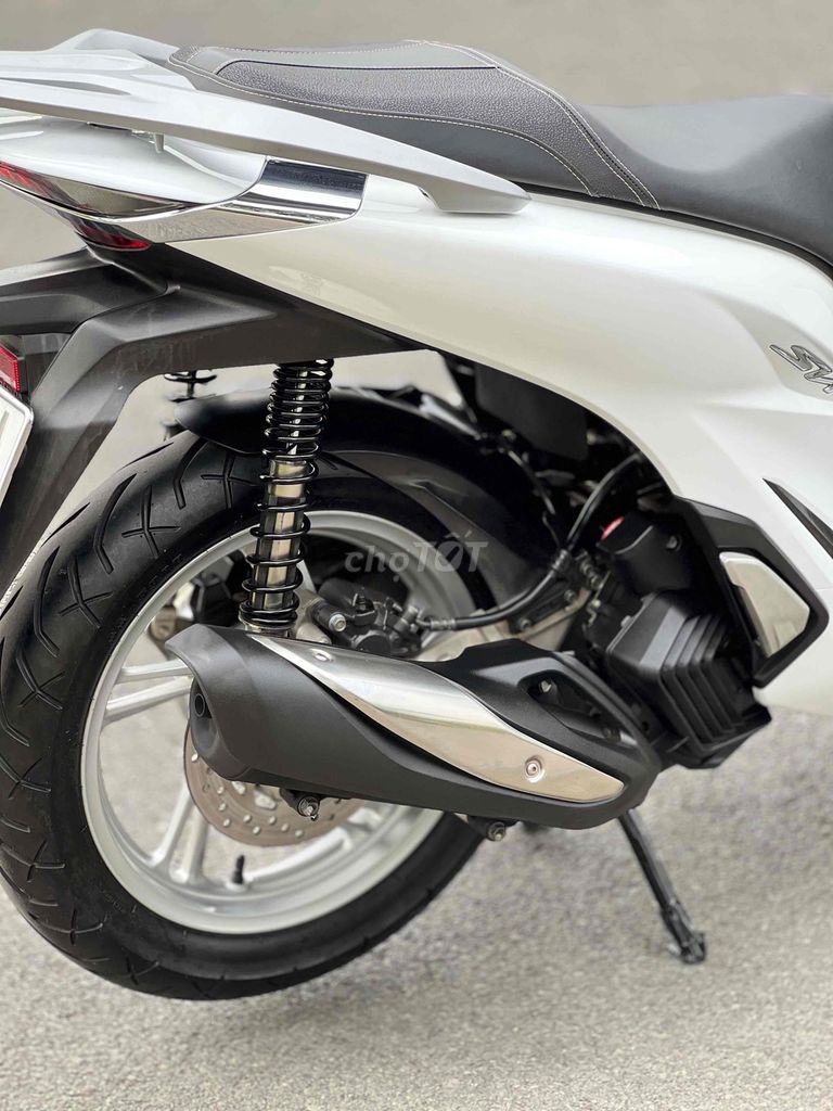 Shvn 125 Trắng Đen 2021 Biển 60 Leng Keng Có Góp🎉🎉. Mua bán Xe máy tại Thành phố Biên Hòa Đồng Nai được đăng bởi Xe Máy Phát Đồng hình 9