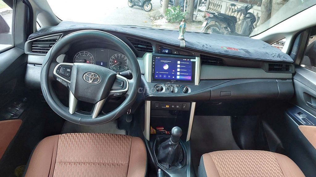 Xe Innova gia đình màu nâu đồng đời 2019. Mua bán Ô tô tại Quận Gò Vấp Tp Hồ Chí Minh được đăng bởi Anh Danh hình 6