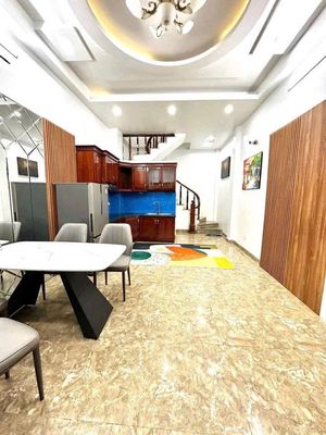 Nhà phố 40 m² · 3 PN · Đường Lạc Long Quân