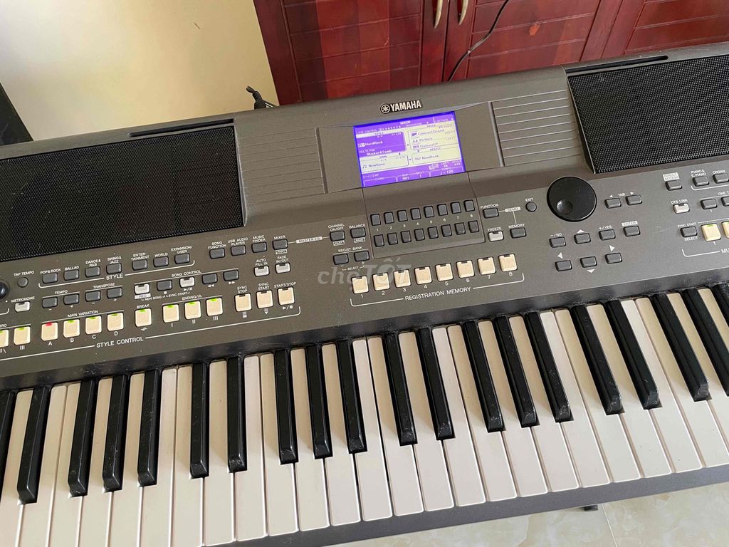 Organ Yamaha PSR-S670