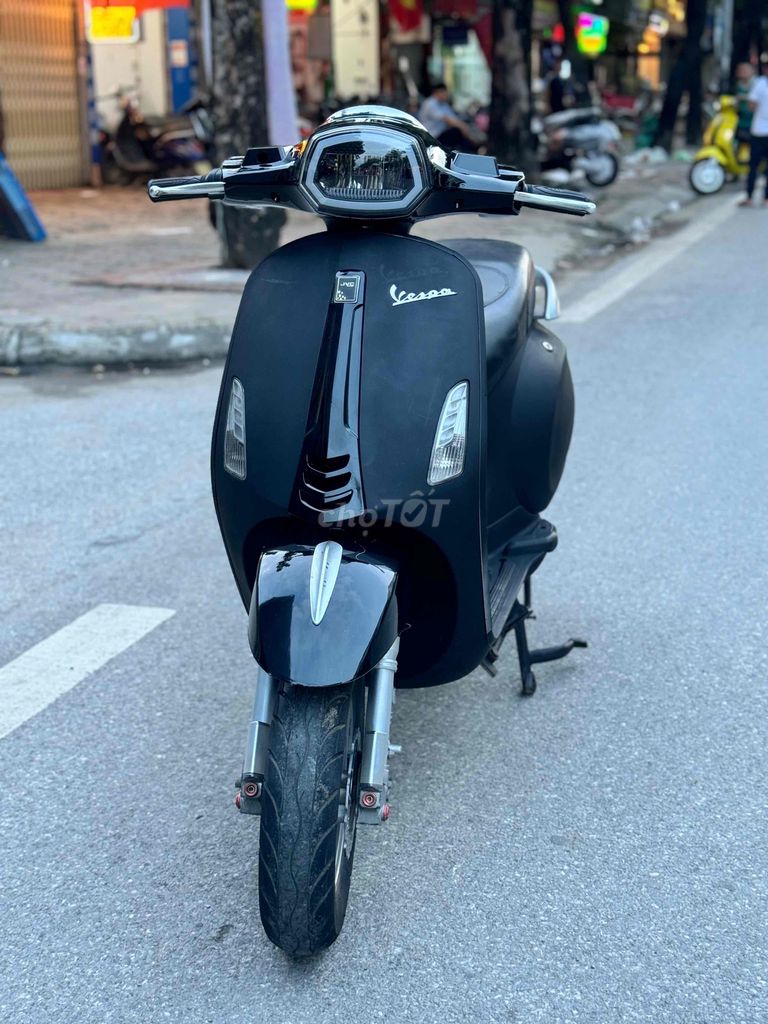 Vespa đen nhám đủ giấy. bình ắc quy 2k23