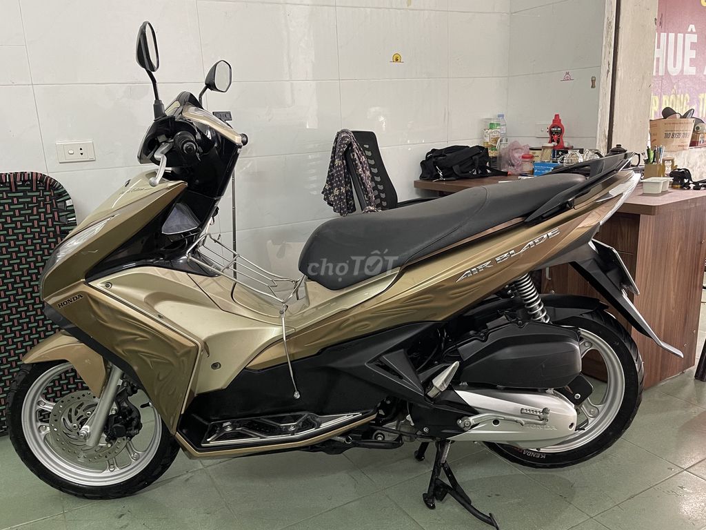 Can ban Air Blade 125i. Mua bán Xe máy tại Thành phố Vinh Nghệ An được đăng bởi Trà hình 1
