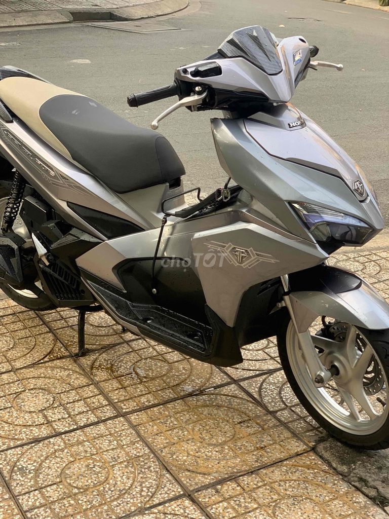 HONDA AIR BLADE 2018 khoá smarkey bs64 chính chủ. Mua bán Xe máy tại Quận Tân Phú Tp Hồ Chí Minh được đăng bởi TÂN HƯƠNG hình 6