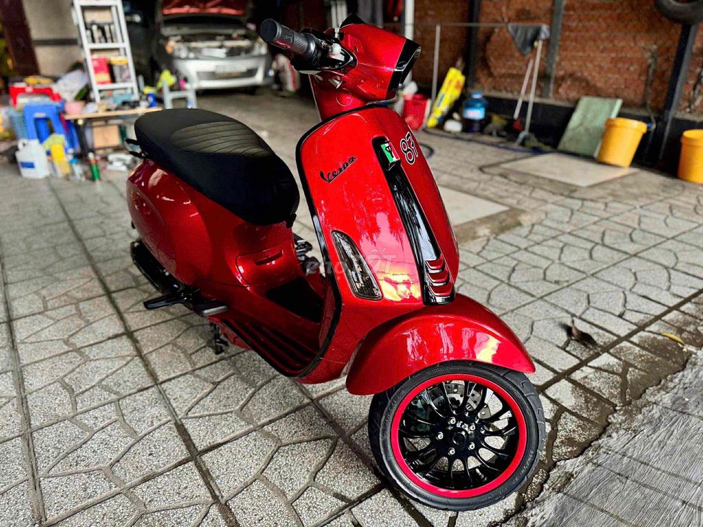 Piaggio Vespa Đỏ