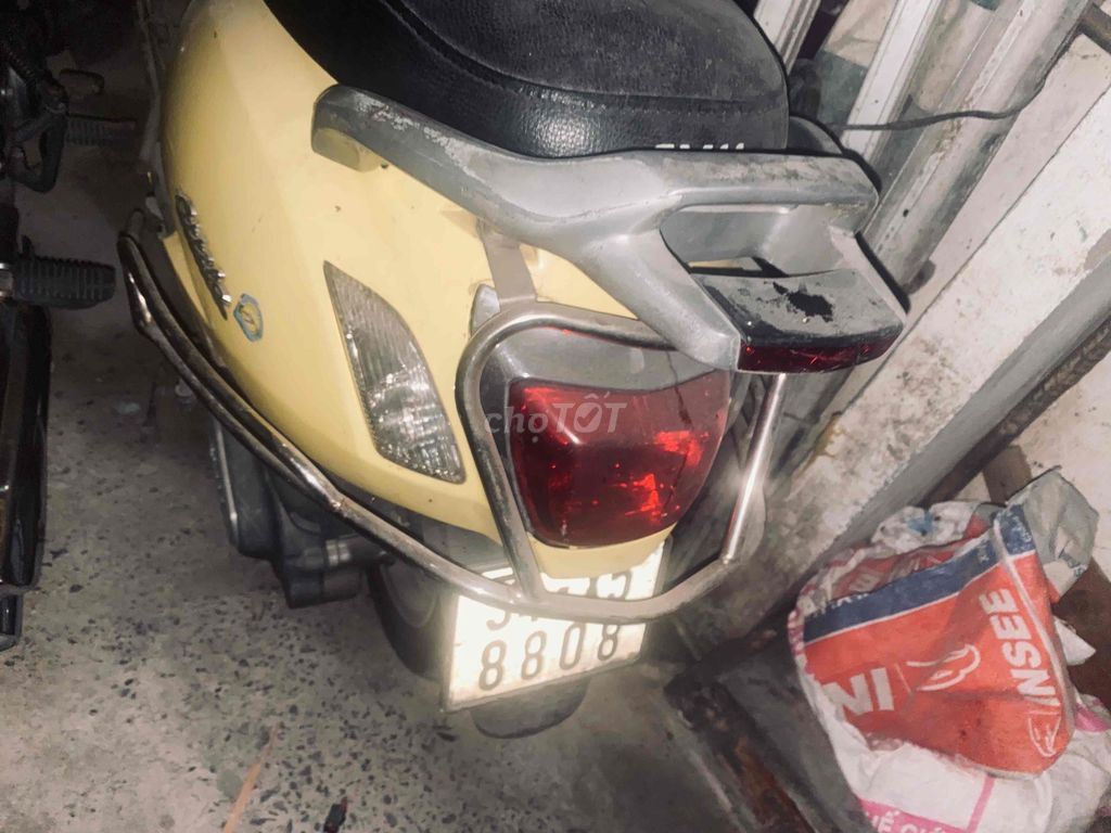 SYM Attila 2010 màu Vàng. Mua bán Xe máy tại Quận 6 Tp Hồ Chí Minh được đăng bởi Nguyễn Thương hình 4