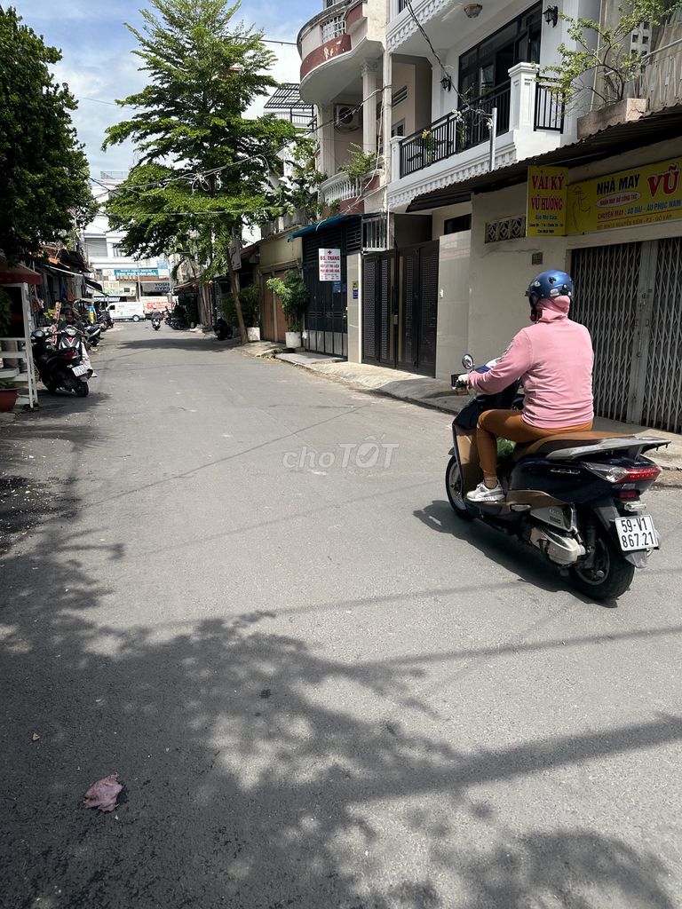 Kẹt tiền bán gấp nhà 2lau,Nguyễn Văn Đậu,BThanh,45m,HXH,hơn 6ty