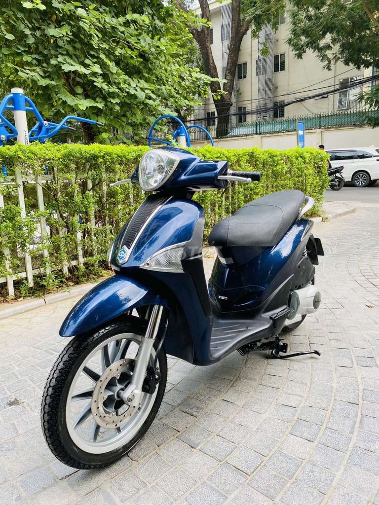 Vespa Piaggio xanh dương, xe tay ga