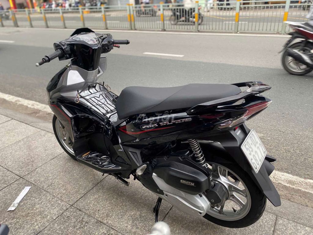 Воздушное лезвие Honda 2019 Черное б/у