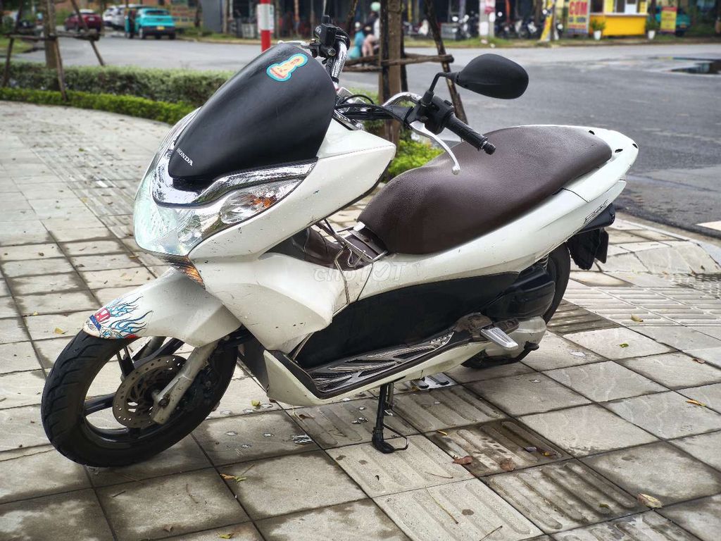 Honda PCX màu Trắng. Mua bán Xe máy tại Quận Sơn Trà Đà Nẵng được đăng bởi Huỳnh Bi hình 2