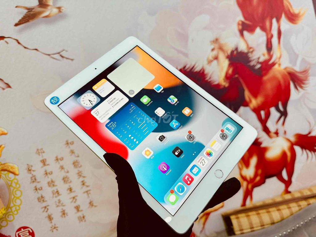 iPad Gen 6 2018 Wifi silver 99% nguyên zin Trả Góp