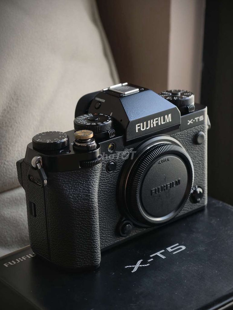 Máy ảnh Fujifilm XT5 Đen. Mua bán Máy ảnh, Máy quay tại Thành phố Thủ Đức Tp Hồ Chí Minh được đăng bởi Quag Hoang hình 1