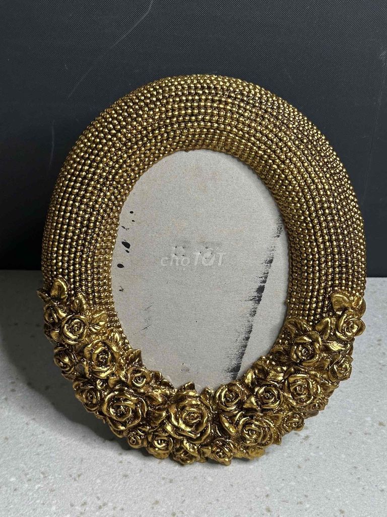 Khung ảnh Bầu dục Vàng Hoa hồng. Mua bán Cây cảnh, đồ trang trí tại Thị xã Bến Cát Bình Dương được đăng bởi Nguyễn Di hình 1