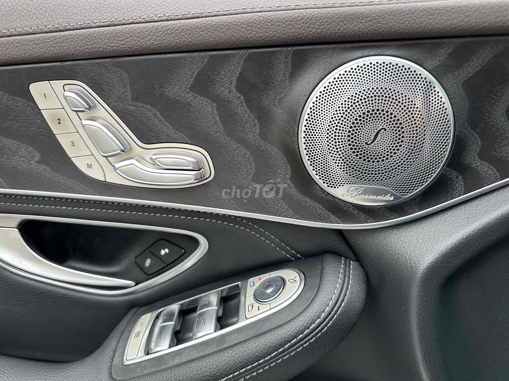 Mercedes Benz GLC 300 AMG  2016 Trắng Nâu 9 Vạn. Mua bán Ô tô tại Quận Cầu Giấy Hà Nội được đăng bởi Vũ Kiên hình 11