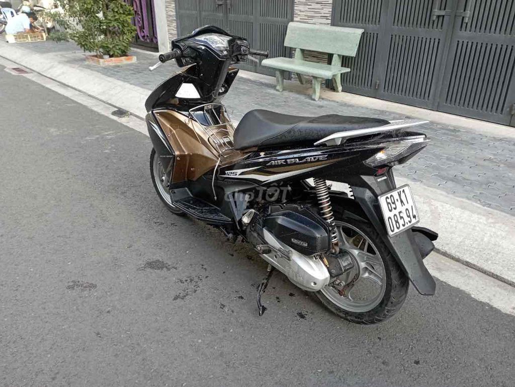 Honda AB Fi(2014)bst69,xe zin êm ru,đẹp keng. Mua bán Xe máy tại Quận 7 Tp Hồ Chí Minh được đăng bởi Trung Anh hình 5