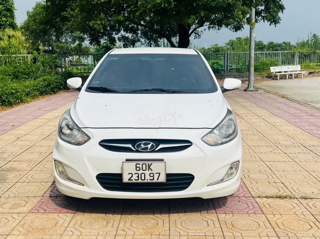 Hyundai Accent 2011 tự động 1.4 - Trắng đẹp