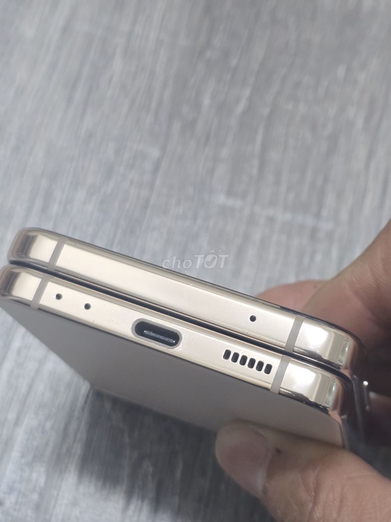 Samsung Z Flip 4 128GB Vàng Màn hình lỗi. Mua bán Điện thoại tại Thành phố Đà Lạt Lâm Đồng được đăng bởi Thai Trinh hình 1
