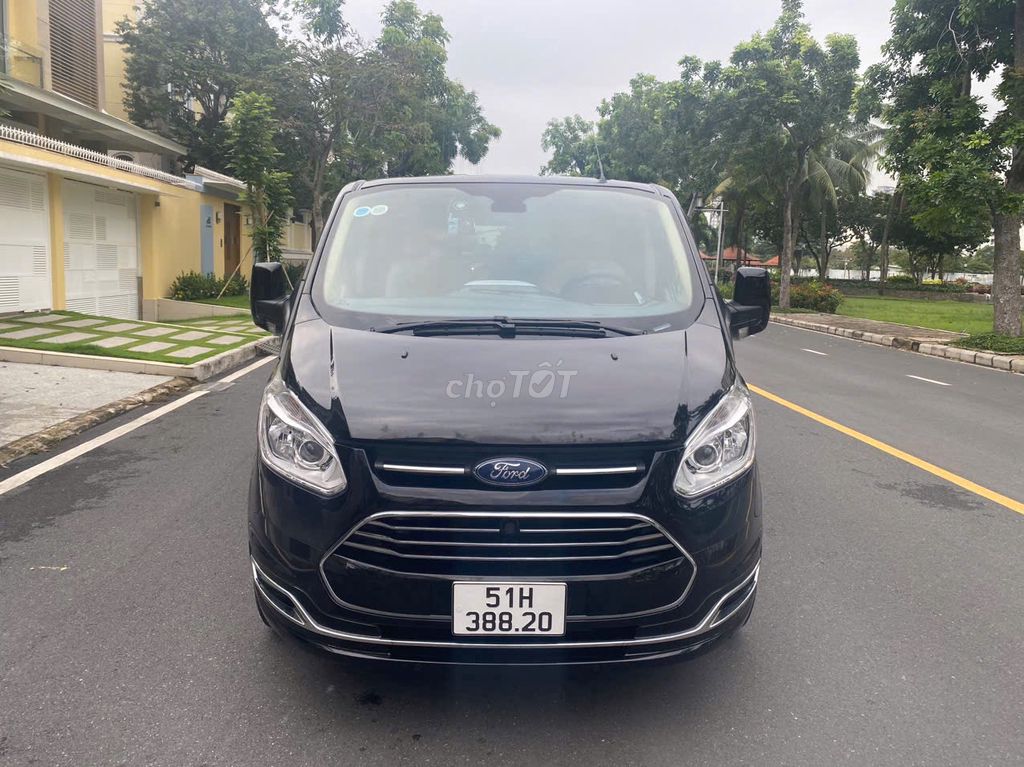 Ford Tourneo 2020 chạy lướt 10000km