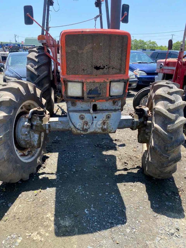 Máy kéo Kubota M8030 màu cam