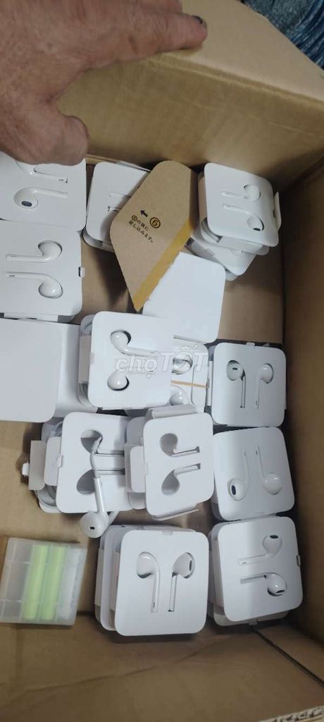 Tai nghe iPhone chính hãng. Mua bán Tivi, Âm thanh tại Quận 3 Tp Hồ Chí Minh được đăng bởi tuấn vũ hình 1