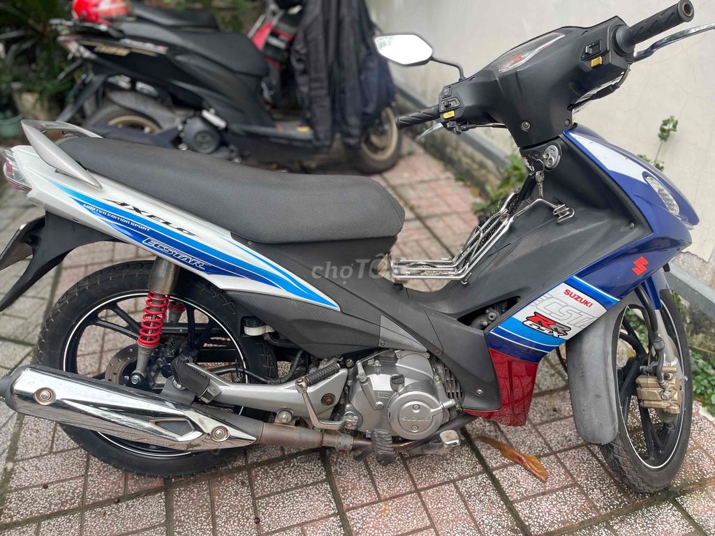 Suzuki Axelo импортный бело-сине-красный