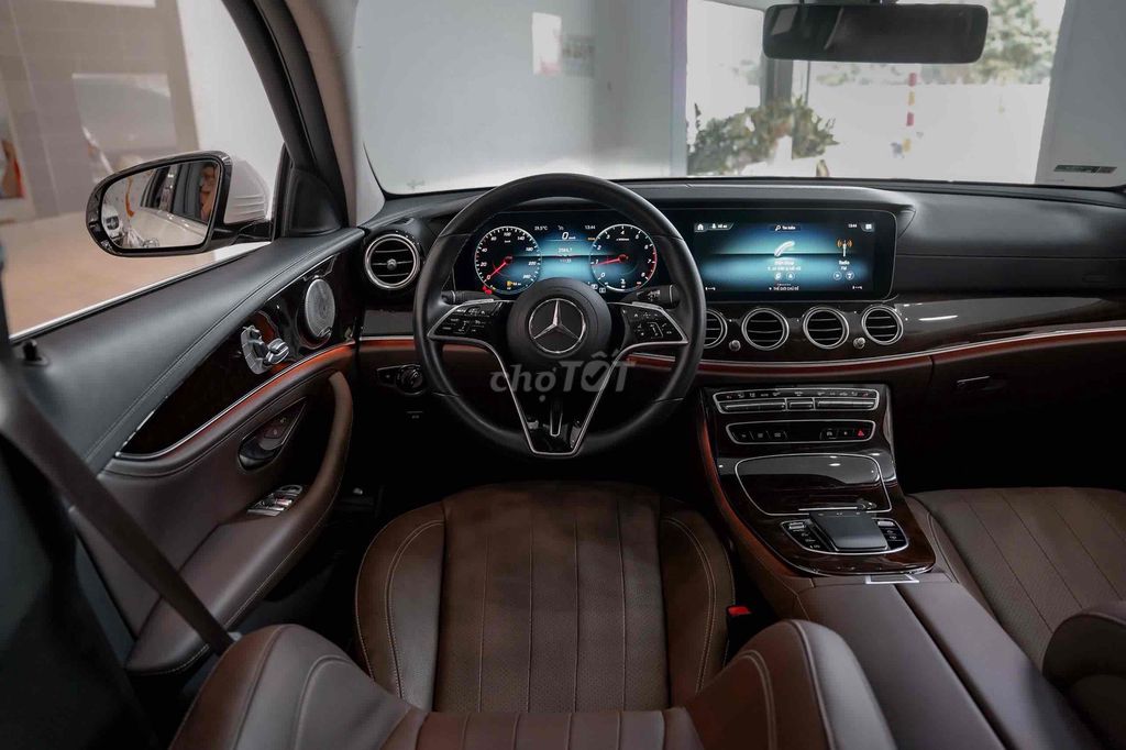 Mercedes E200 Exclusive V1 Model 2025. Mua bán Ô tô tại Quận 7 Tp Hồ Chí Minh được đăng bởi Hoàng Thọ hình 7