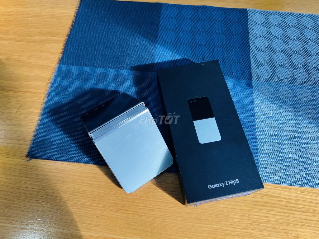 Samsung Z Flip 5 256Gb Xanh Fullbox Cbh Hãng. Mua bán Điện thoại tại Quận Thanh Khê Đà Nẵng được đăng bởi 2C MOBILE hình 1