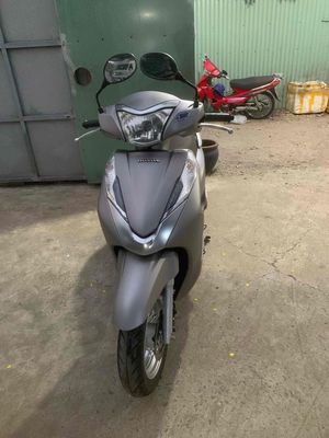 Honda LEAD 125 Fi màu bạc nhám đời 2016 bstp