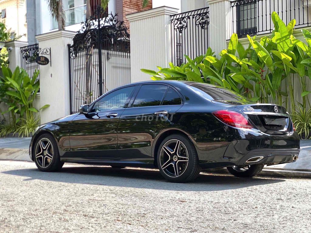 Mercedes-Benz C300 AMG 2019 Model 2020 Đen. Mua bán Ô tô tại Quận 7 Tp Hồ Chí Minh được đăng bởi Hoàng Anh Tuấn hình 3