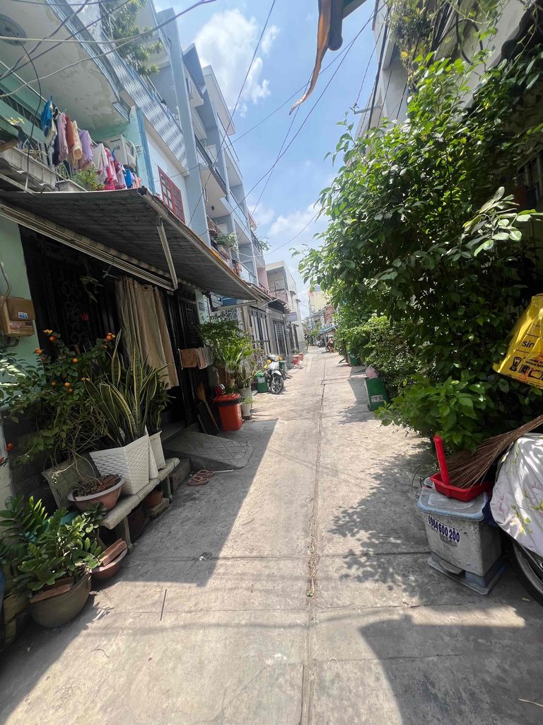 Bán gấp nhà H3m Chiến Lược 4x5,5m 3 Tầng, 2PN đẹp giá 2,5 tỷ. Mua bán nhà ở tại Quận Bình Tân Tp Hồ Chí Minh được đăng bởi Nga hình 3