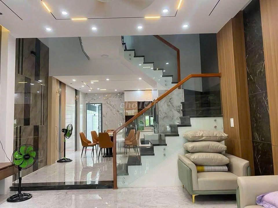 Аренда · 3 комн. · 100 м² · ул. Đường Lỗ Giáng 1