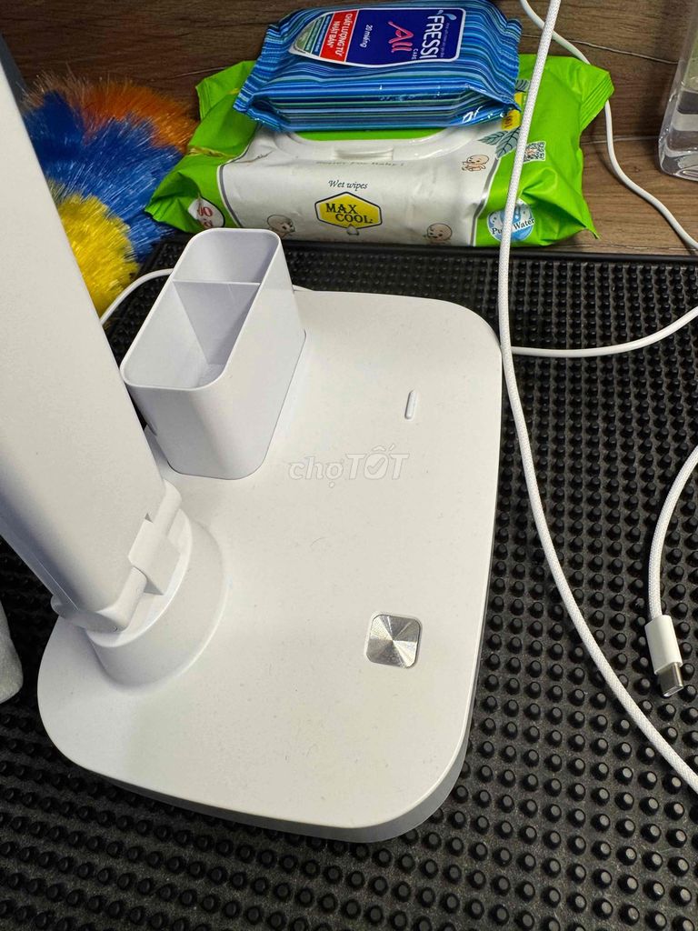 Đèn học chống cận UNIQ SOLAR E7 kiêm đèn ngủ