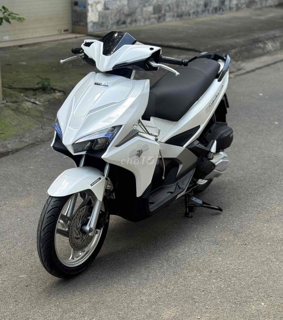 Honda Air Blade 125 moden 2018 Trắng khoá smkey. Mua bán Xe máy tại Quận Gò Vấp Tp Hồ Chí Minh được đăng bởi CHXM 86 chuyên bán xe trả góp hình 1