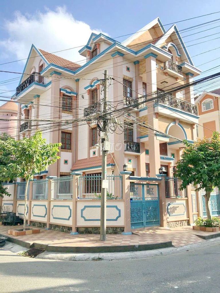 Biệt Thự 3L P.Phú Thuận Q.7. Giá 29 tỷ, Dt 18x20m