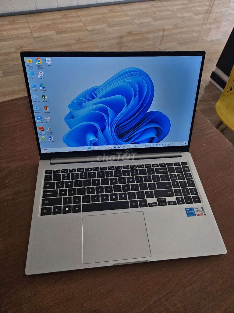 Samsung GLX Book 3 i5 1335u/8g/512g/15?6" FHD zin