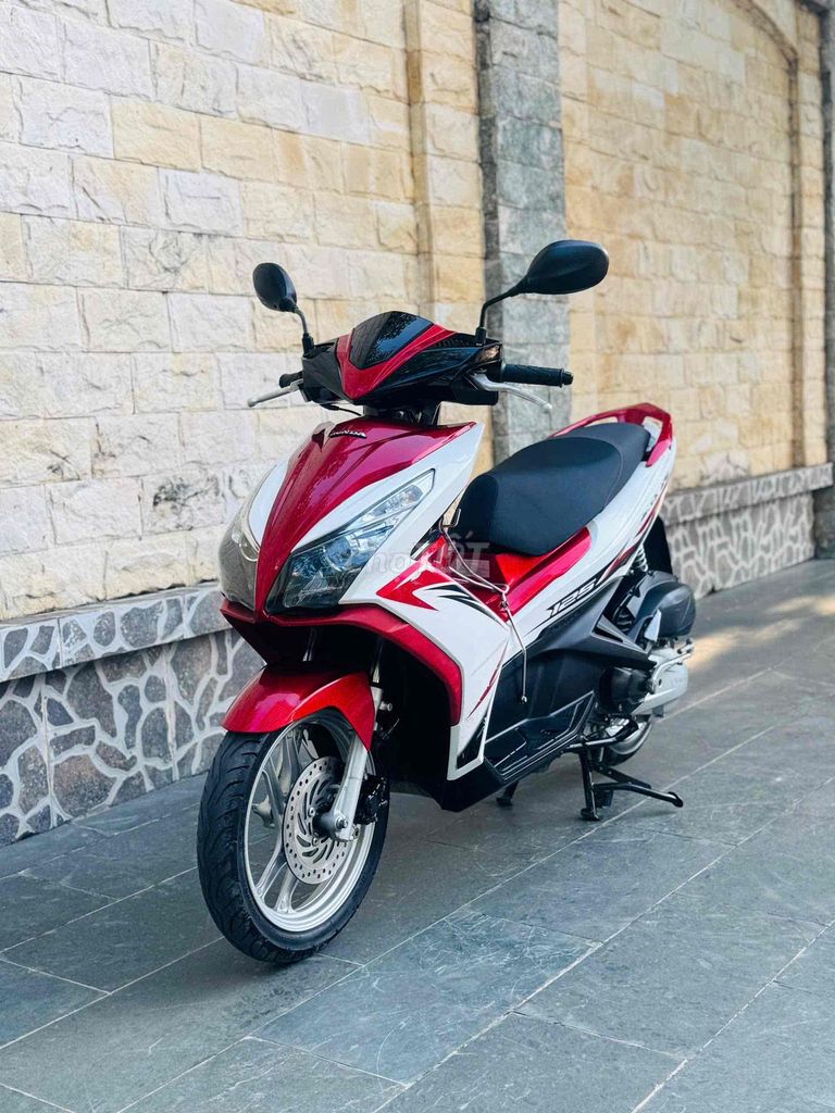 Honda Airblade 125fi 2015, оформление и новые номера