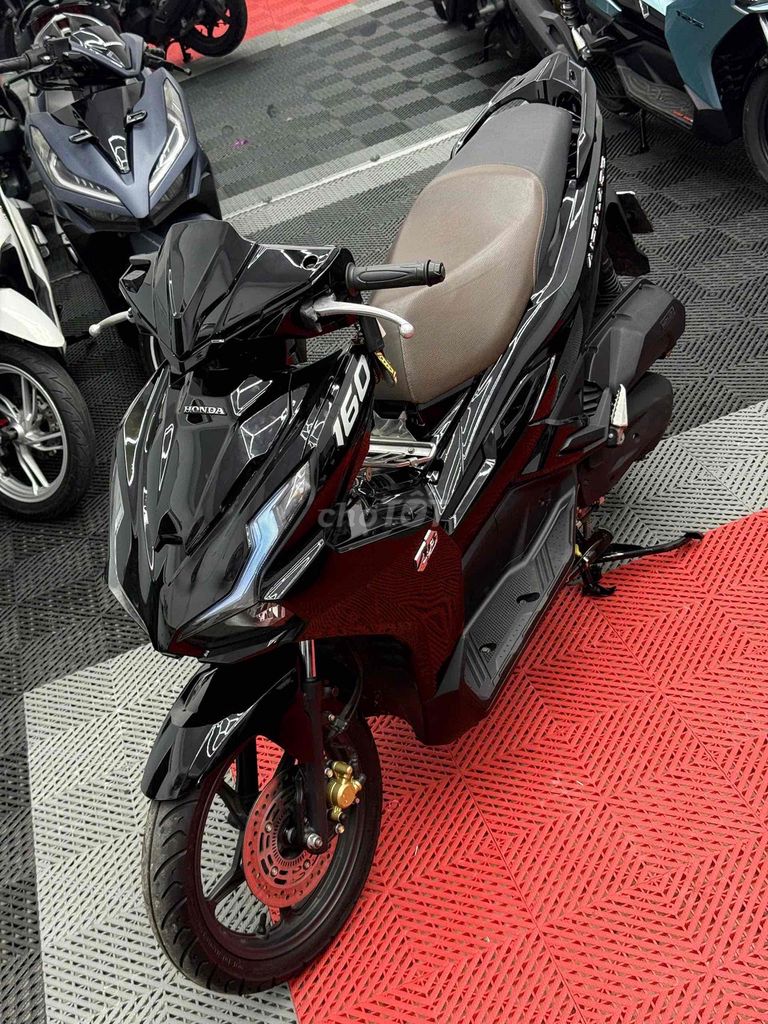 Honda Airblade 160 куб. см 2023, черная глянцевая