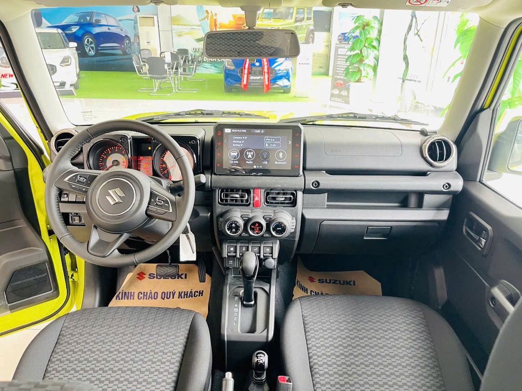 Suzuki Jimny Nhập Nhật ưu đãi hấp dẫn cuối năm. Mua bán Ô tô tại Quận 7 Tp Hồ Chí Minh được đăng bởi công ty ô tô Sài Gòn đại lý ô tô Su zu ki chính hãng hình 3
