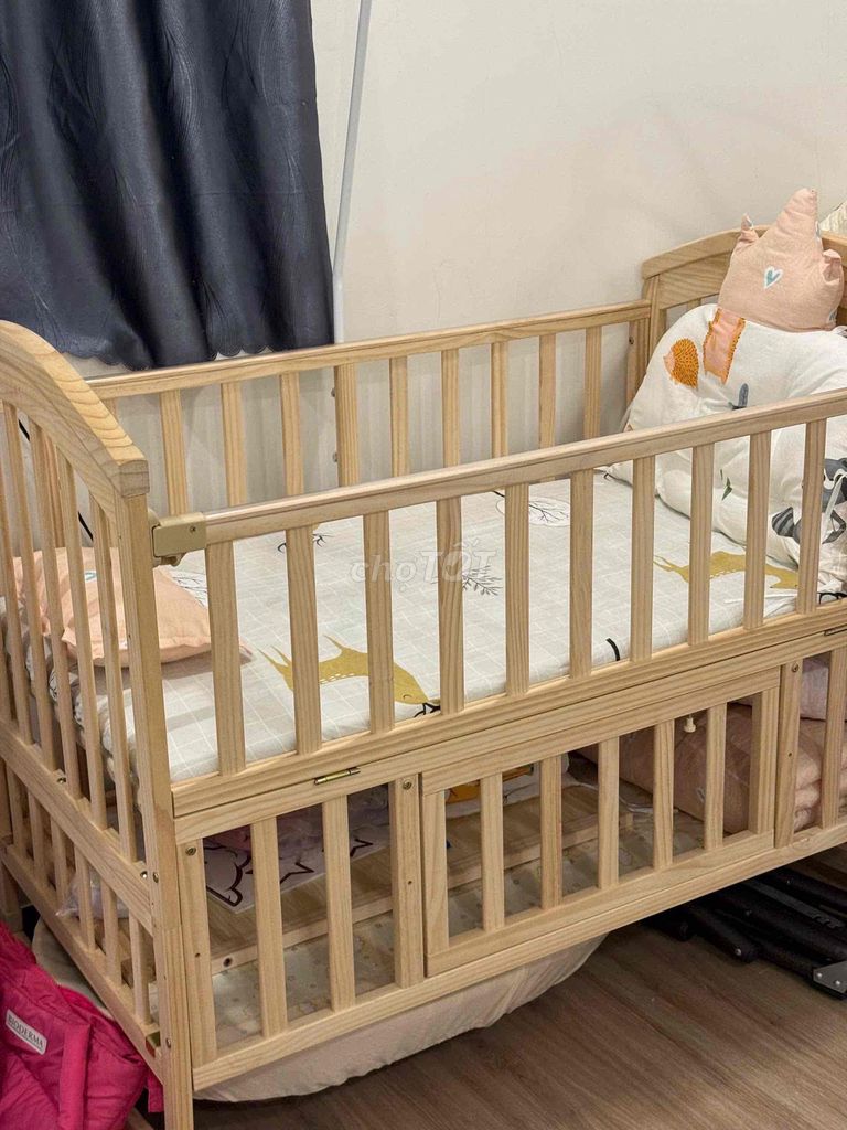 Nôi gỗ Chill Lux  gỗ Mới ráp,  chưa sử dụng. Mua bán Mẹ và bé tại Thành phố Thủ Dầu Một Bình Dương được đăng bởi Huỳnh Tấn Đạt hình 1