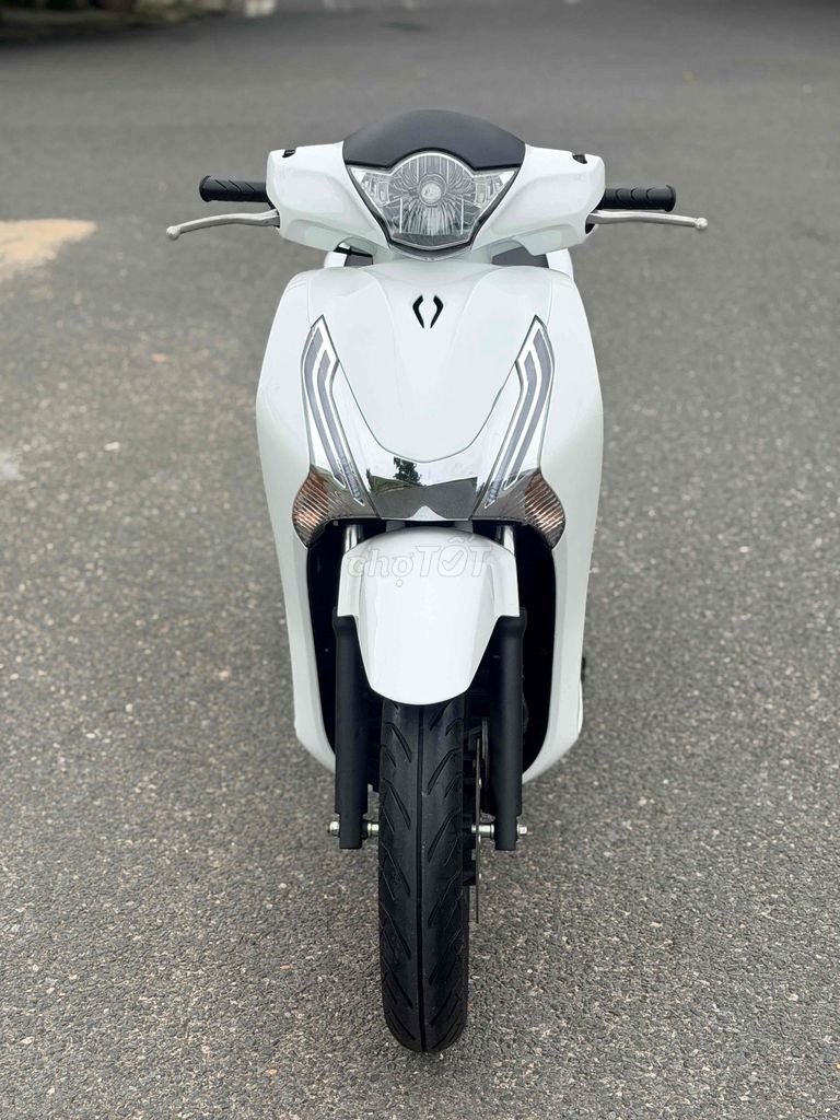 SH 125 2014 года, бело-черный, в отличном состоянии, номер 43