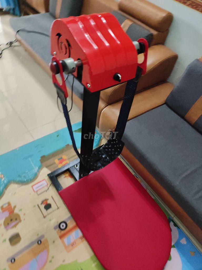 Máy massage bụng đỏ phòng gym
